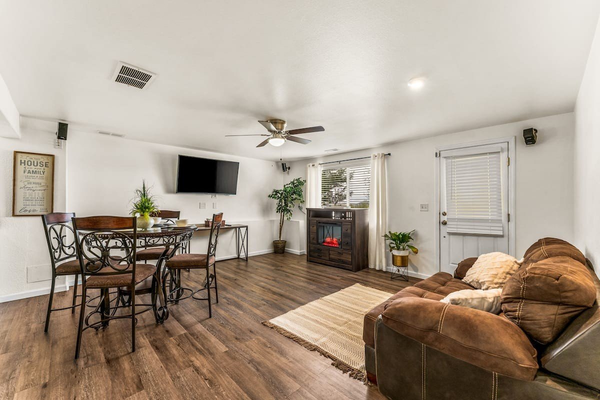 Peakview Swing Retreat — Dining Area